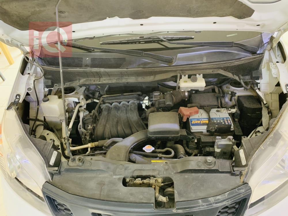 نيسان NV200